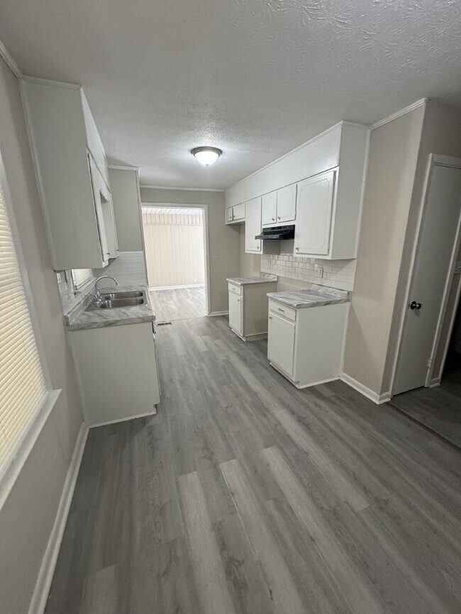 Building Photo - "Charming 3-Bed Oasis with 2 Full Baths on Brookview Drive – Your Perfect Talladega Retreat!"