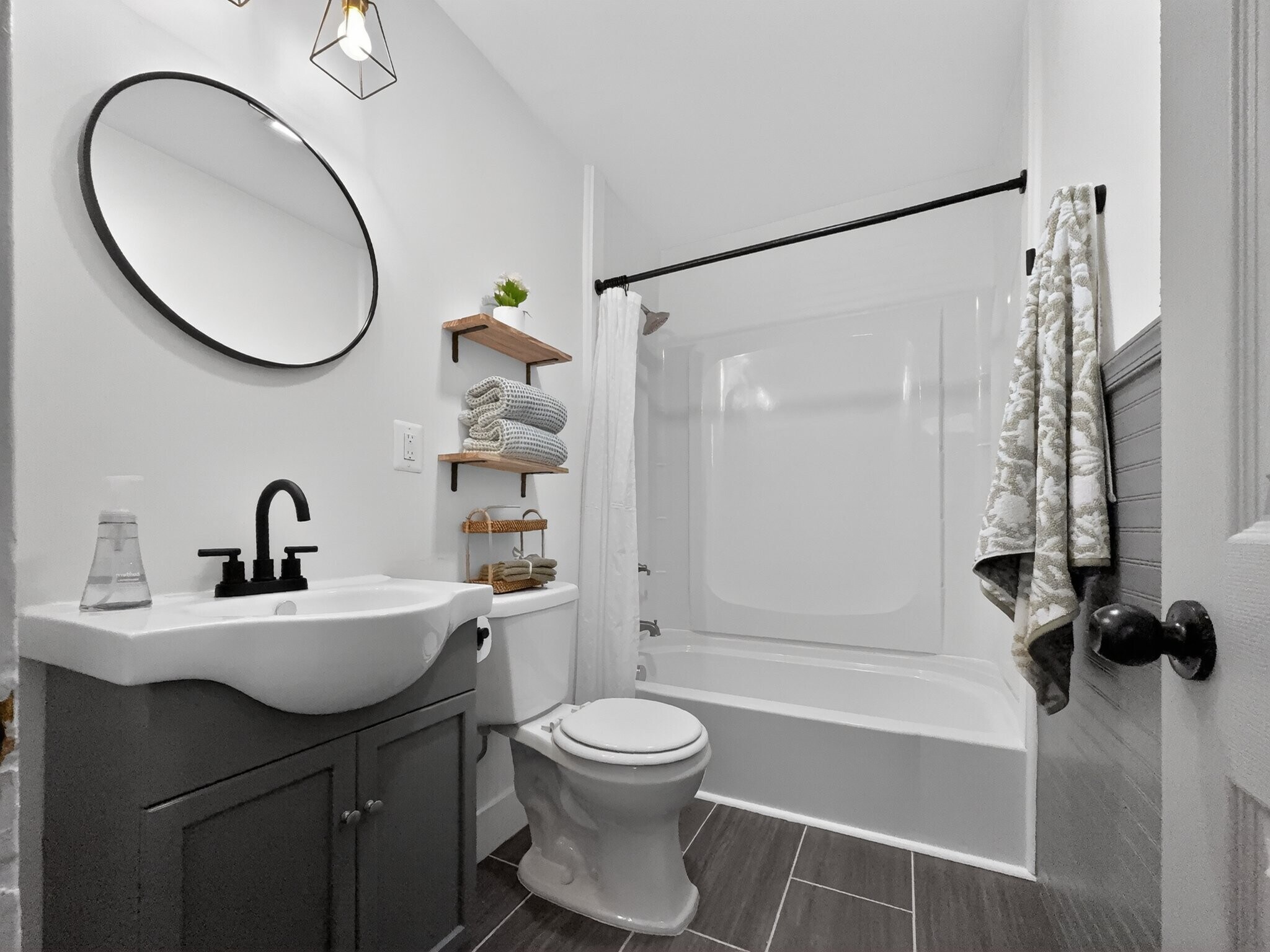 Building Photo - 13 Blinker Ct