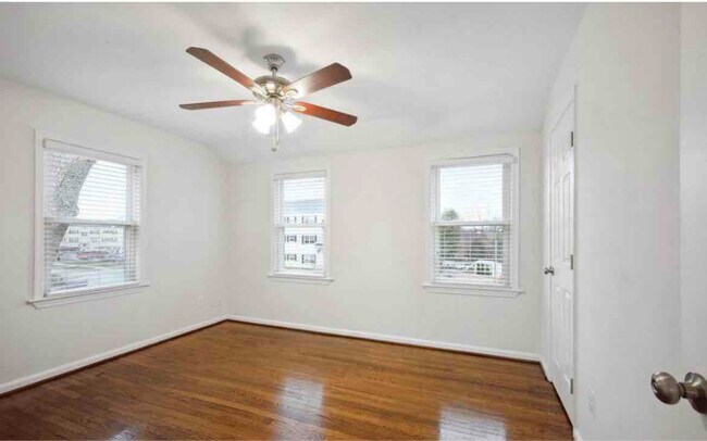 Building Photo - 2836 Fairhaven Ave
