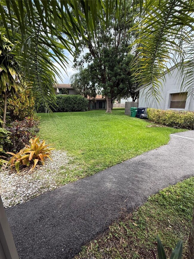 Building Photo - 10661 SW 113th Pl