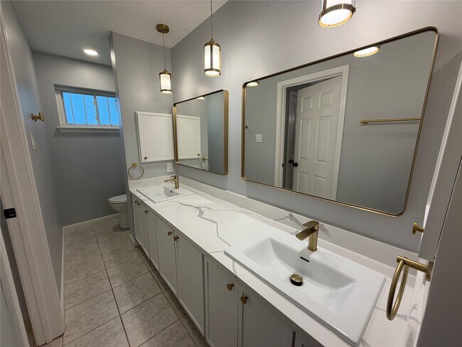 Building Photo - 7910 Sands Point Dr