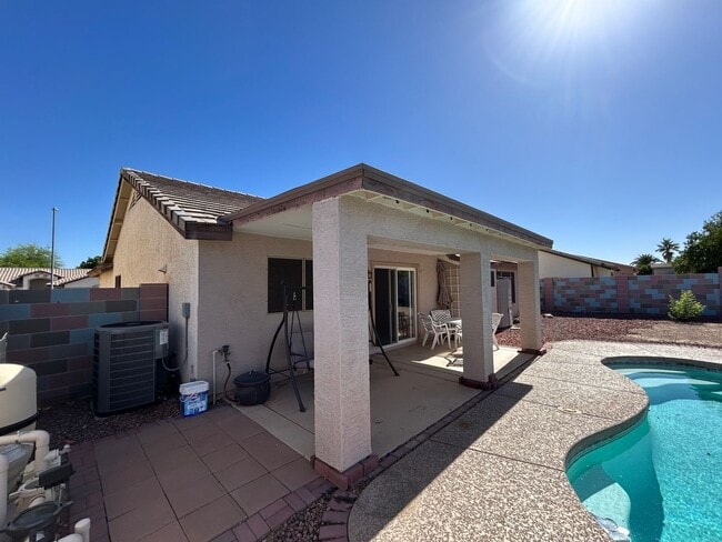 Building Photo - 13444 W Paradise Ln