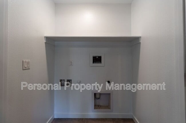 Building Photo - 8711 NE 43rd Pl