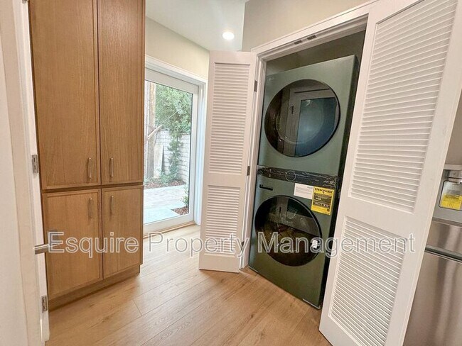 Building Photo - 1154 Essex Way