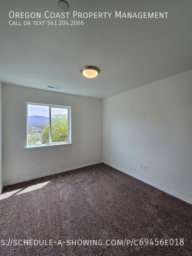 Building Photo - 4822 SW 48th Ct