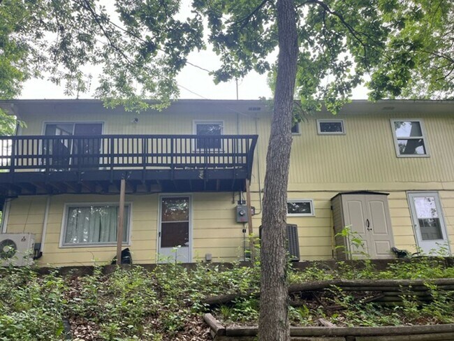 Building Photo - Charming 4 Bed 2.5 Bath Home With Nice Wooded Back Yard!