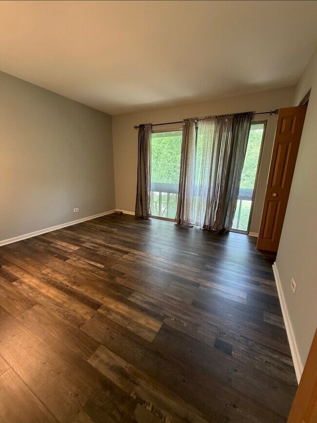 Building Photo - 5915 Meadow Dr