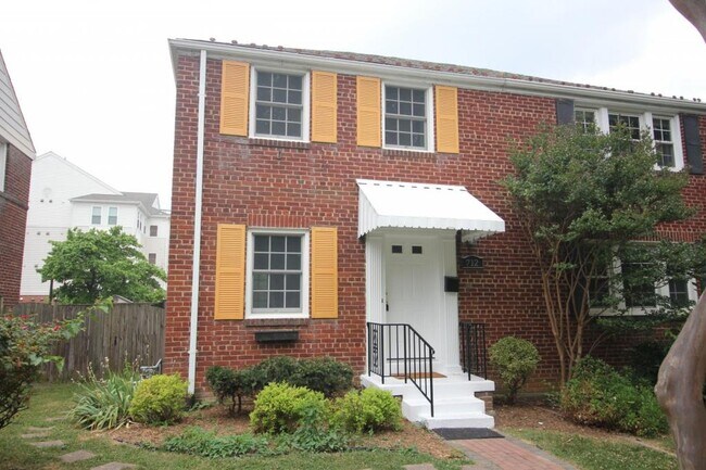 Building Photo - 712 N Oakland St