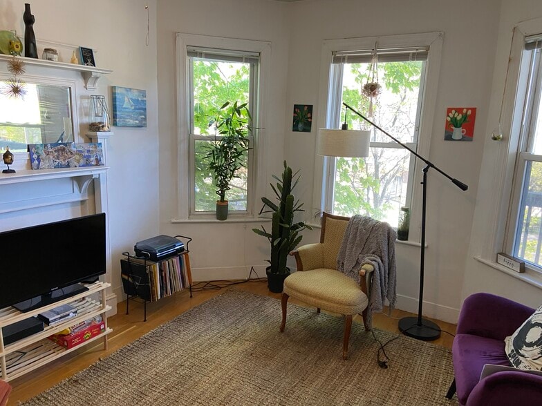 Building Photo - 590 Cambridge St