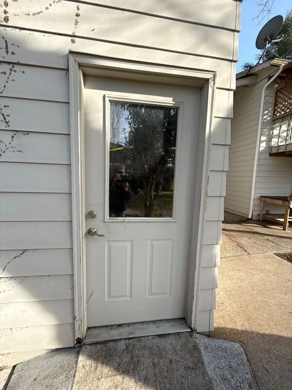 Building Photo - 869 Meadowlawn Dr SE