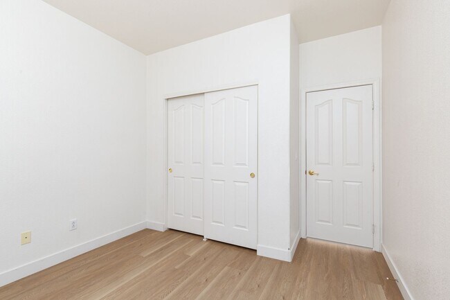 Building Photo - Great 5 Bedroom Home in Summerlin