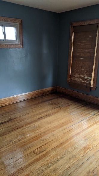 Building Photo - 463 Elsmere St