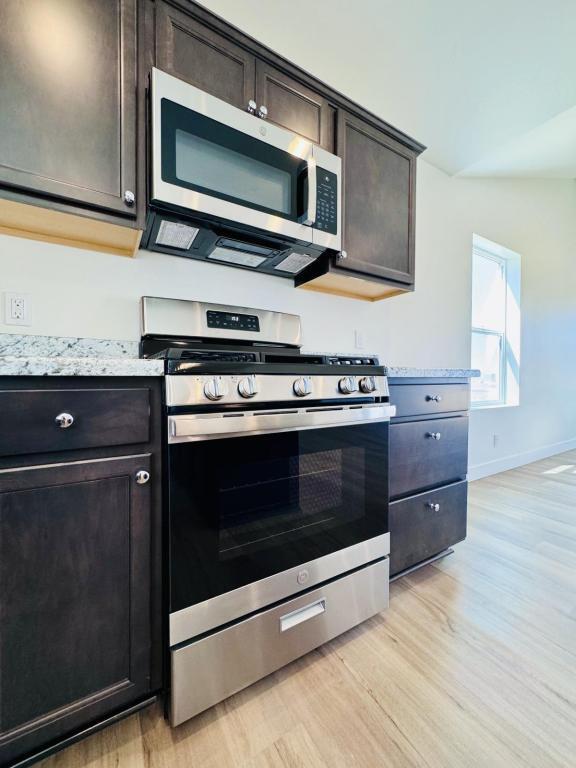 Building Photo - 208 Kinross Ct
