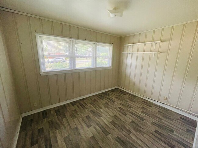 Building Photo - 2454 Spruce Curve