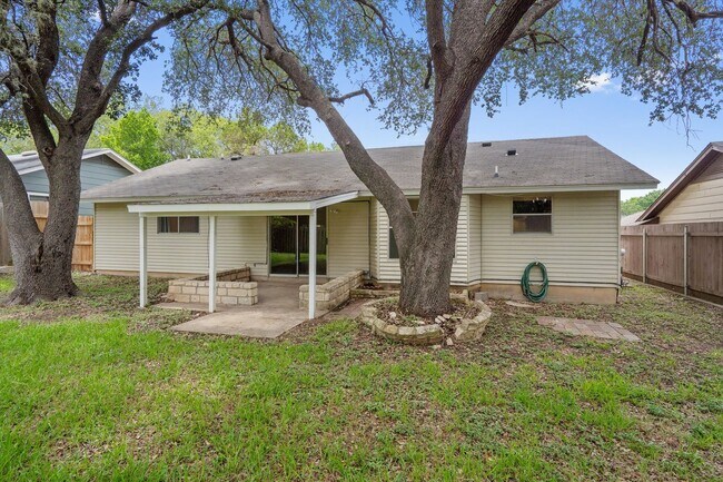 Building Photo - 703 Huntingdon Pl