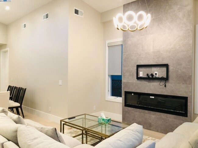 Building Photo - 466-4B1 Ruthven,Palo Alto CA 94301