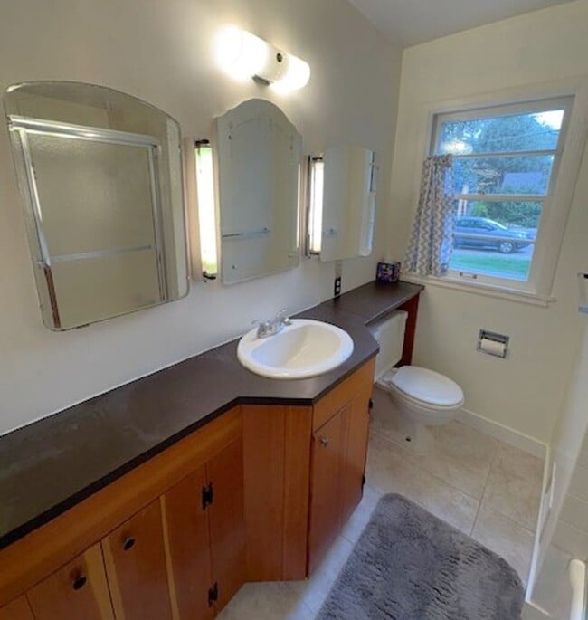 Building Photo - 4 Bedroom Home in Holladay