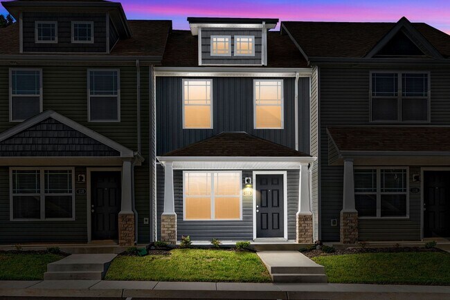 Primary Photo - 2 Bedroom Condo For Rent Near Madison Street!