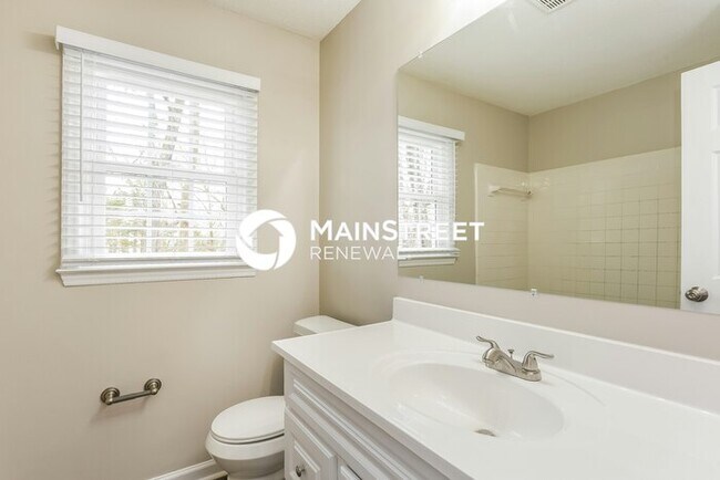 Building Photo - 4 Bedroom Pet-Friendly Home in Greensboro, NC with Main Street Renewal