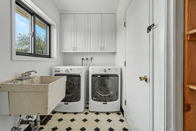 Building Photo - 4 bed, 2 bath single-level home in quiet West Salem neighborhood!