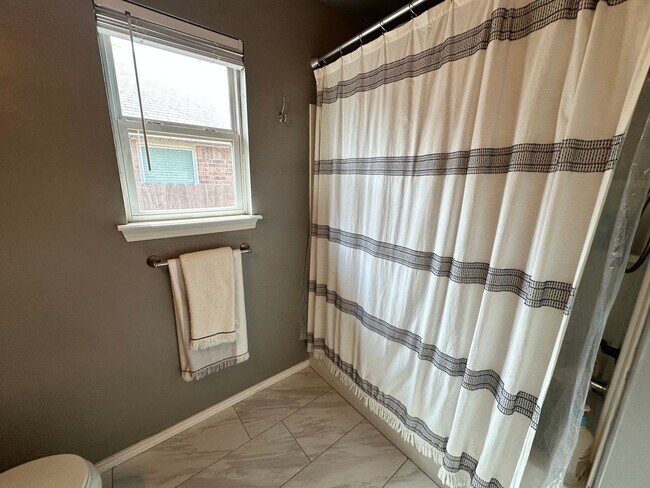 Building Photo - For Rent: Charming 3 Bed, 2 Bath Home in M...