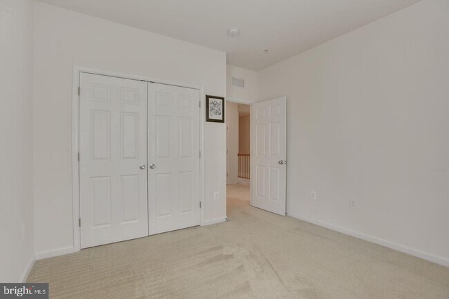 Building Photo - 43881 Centergate Dr