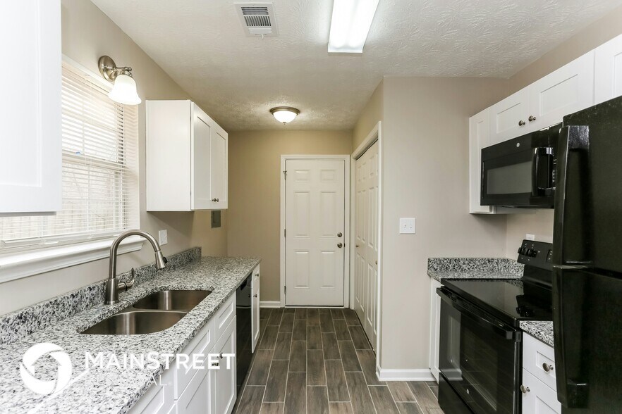 Building Photo - 305 Barr Cir