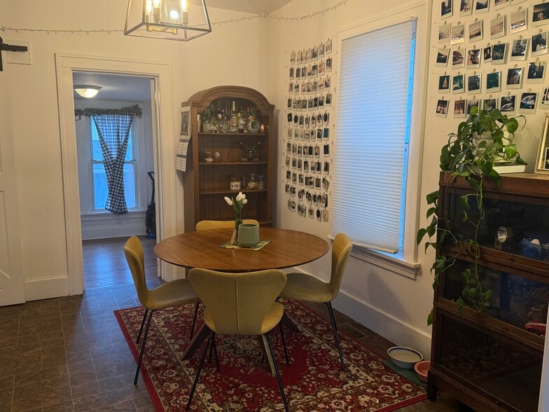 Building Photo - 148 E Elm St