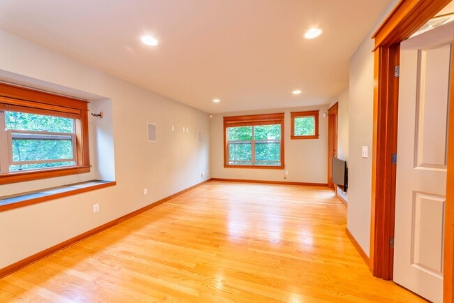 Building Photo - Beautiful 2BR/1.5BA Corner Townhome in the...