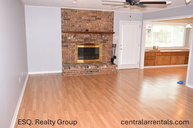 Building Photo - 4512 Somers Ave