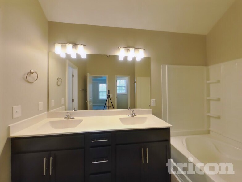 Building Photo - 509 Sourwood Dr