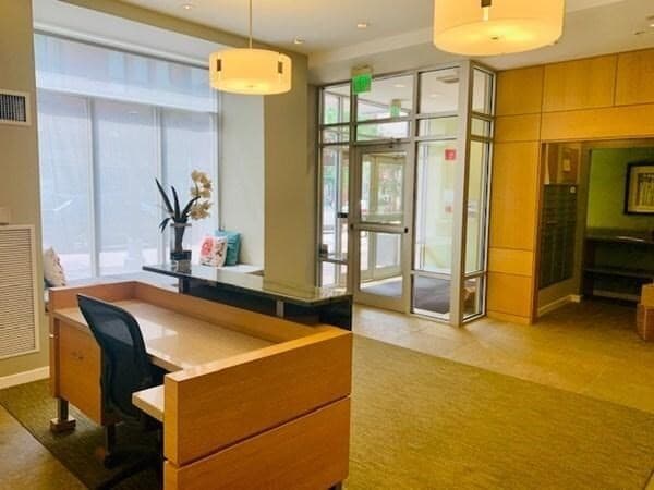 Building Photo - 16 Miner St