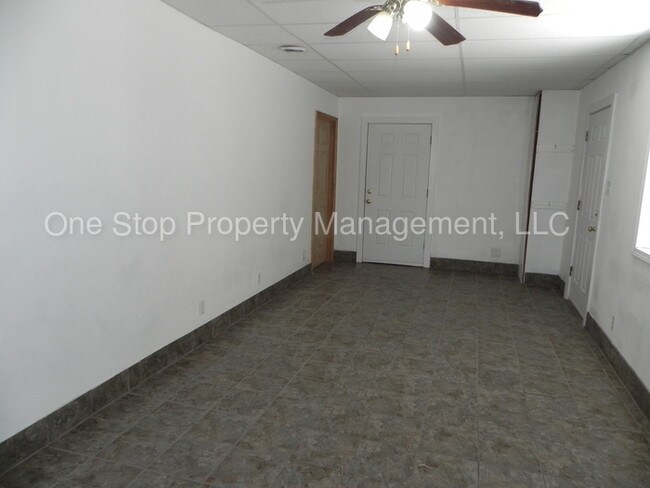 Building Photo - 2304 Englewood Ct