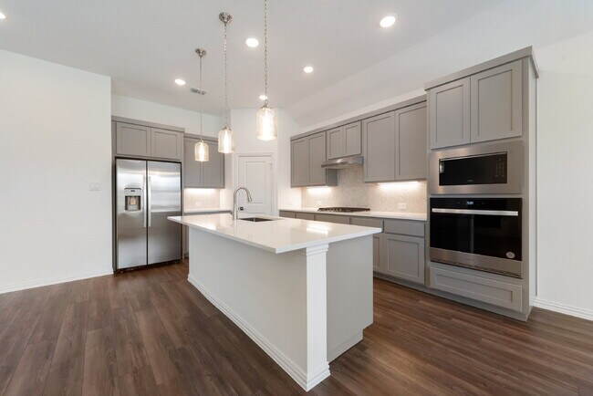 Building Photo - 3514 Honeysuckle Holw