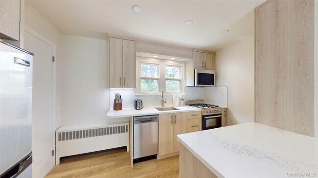 Building Photo - 41 Mountain Ave