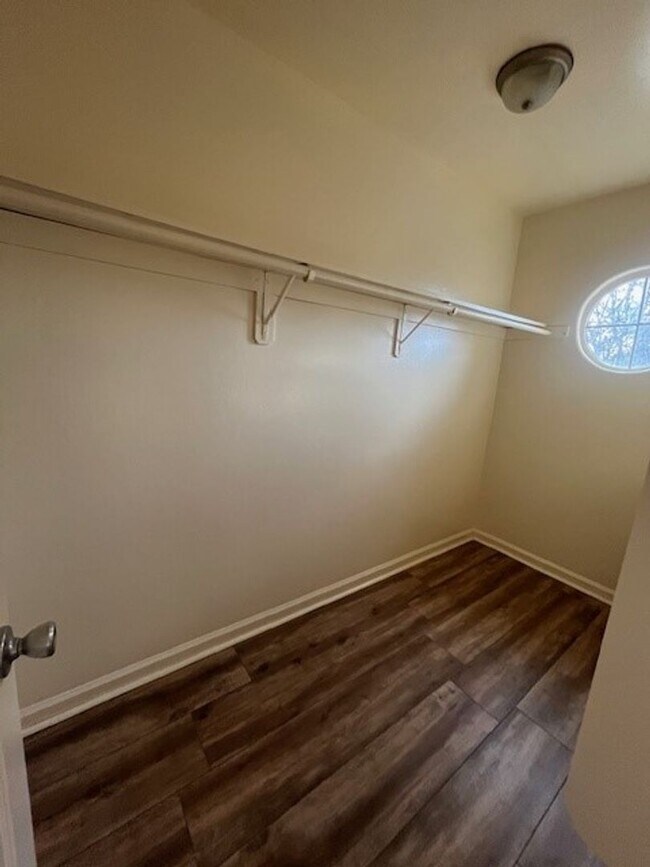 Building Photo - 722 K St