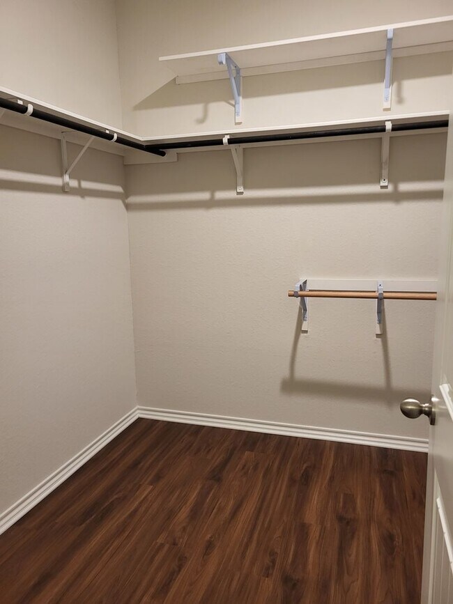 Building Photo - Ready for Move-In