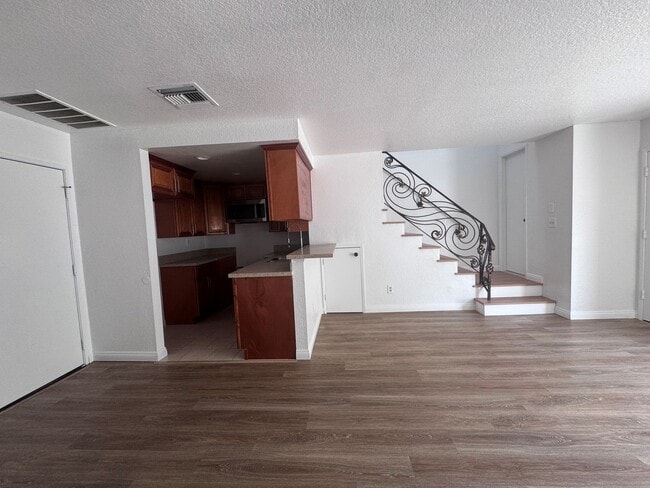 Building Photo - Spacious Home in Huntington Park HOA Commu...