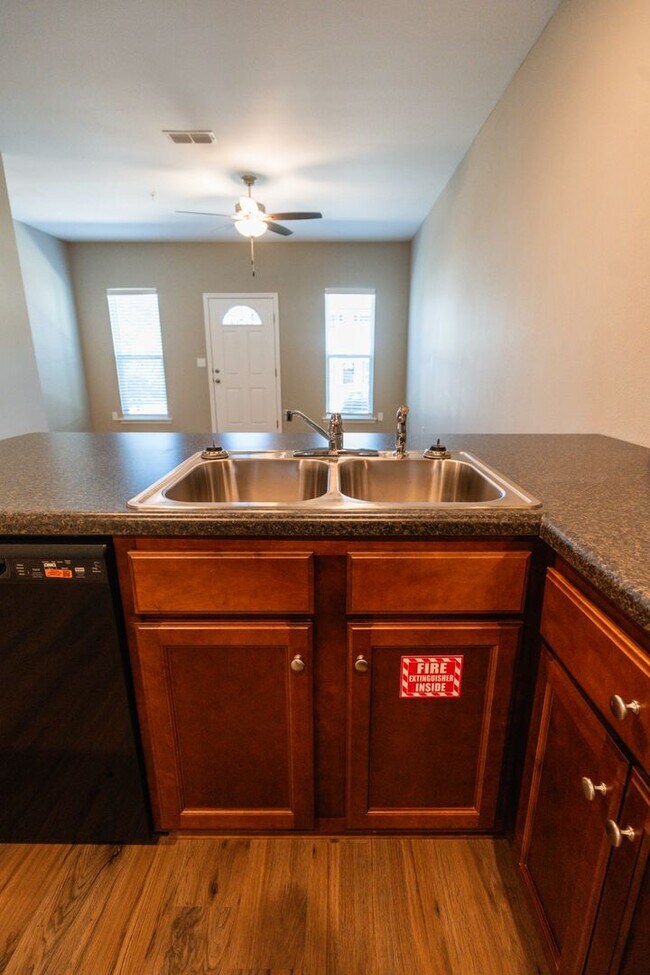 Building Photo - 3/3 Condo in Mission Overlook-MOVE IN SPEC...