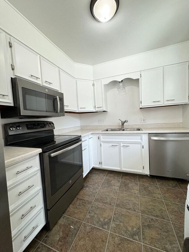 Building Photo - Charming Updated 3bd, 1bath Home In SW Lov...