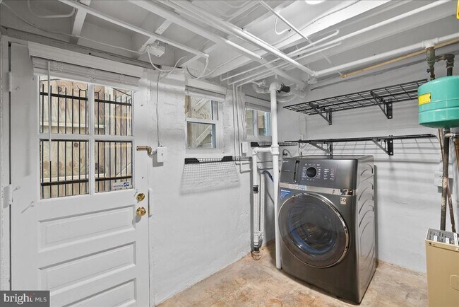 Building Photo - 1343 28th St NW