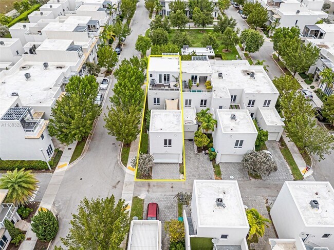 Building Photo - 10560 NW 64th Terrace