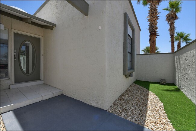 Building Photo - 6300 Jebel Way