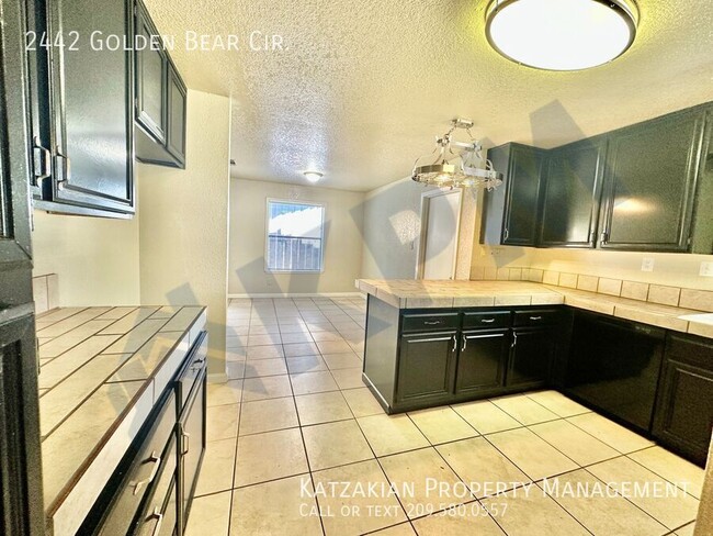 Building Photo - Single Story 3 Bedroom 2 Bath Golden Bear ...