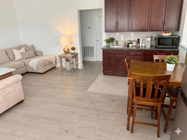 Building Photo - 15098 Lebeau Loop