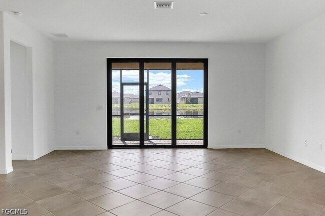 Building Photo - 14882 Portico Blvd