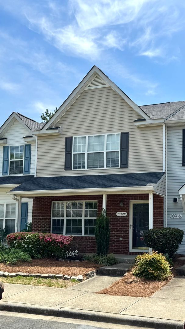 Building Photo - Townhome in 28273