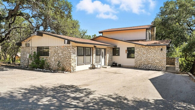 Building Photo - 1240 Canyon Springs Dr