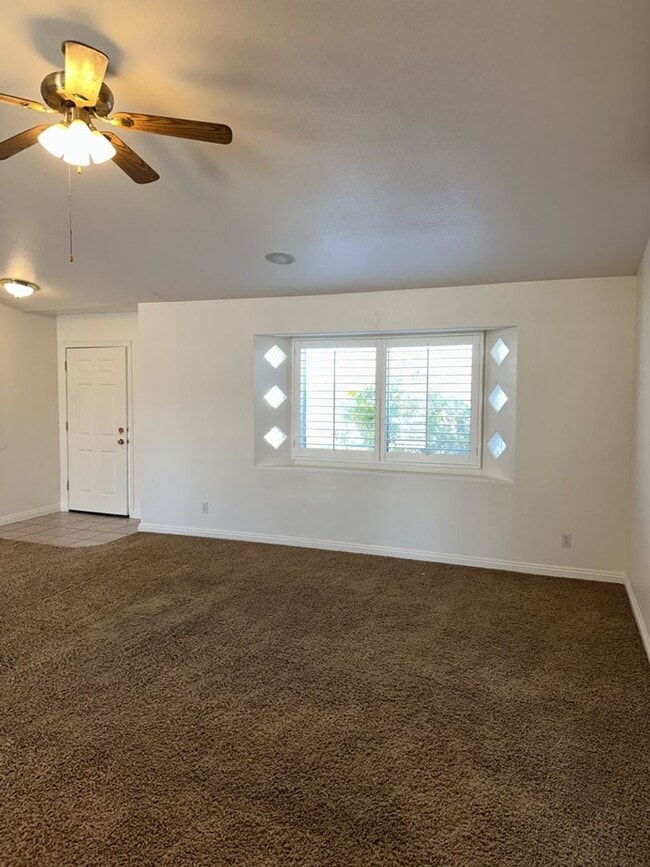 Building Photo - Unfurnished Pool Home