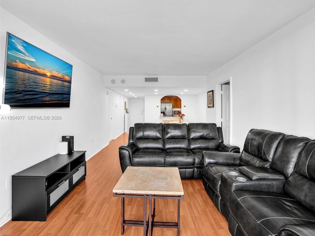 Building Photo - 3675 N Country Club Dr